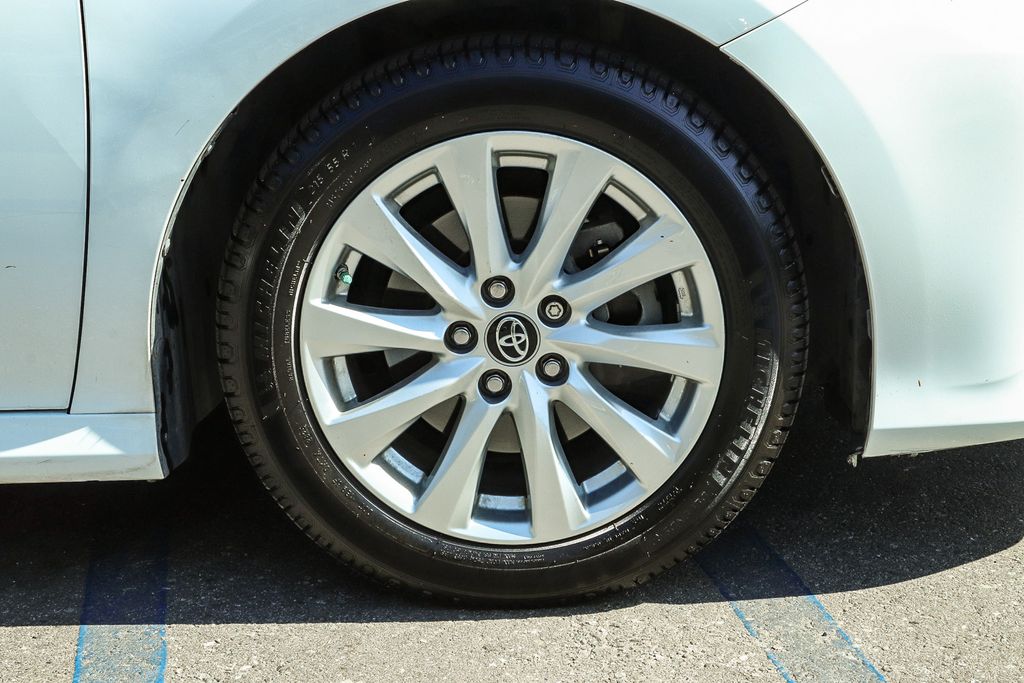 Thumbnail: 2019 Toyota Camry - 6