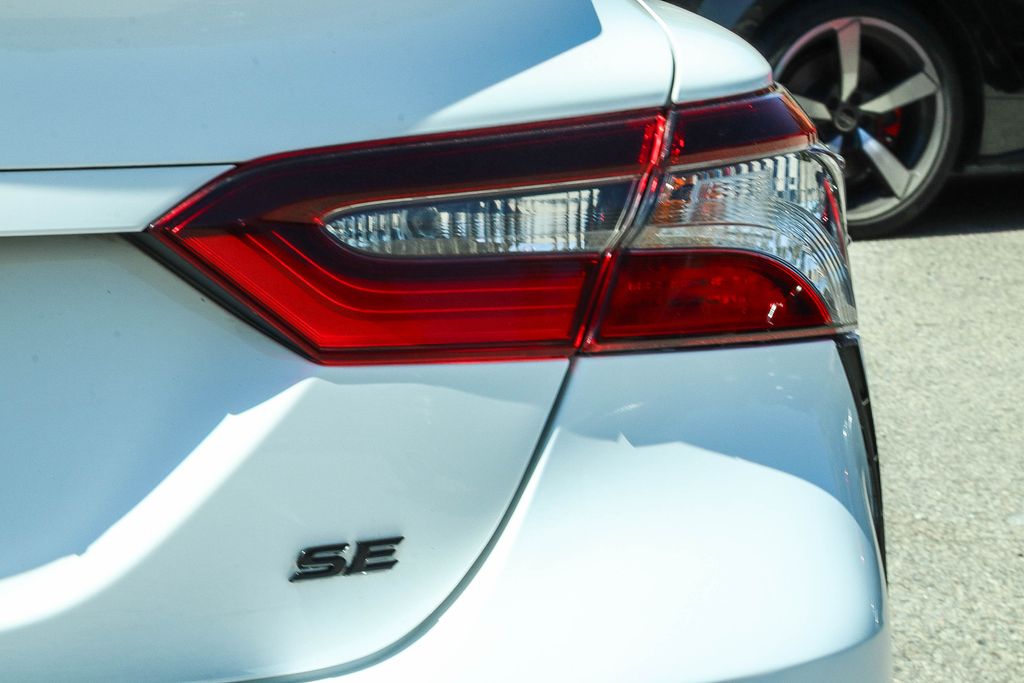 Thumbnail: 2022 Toyota Camry - 18