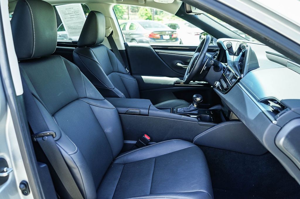 Thumbnail: 2024 Lexus ES - 10