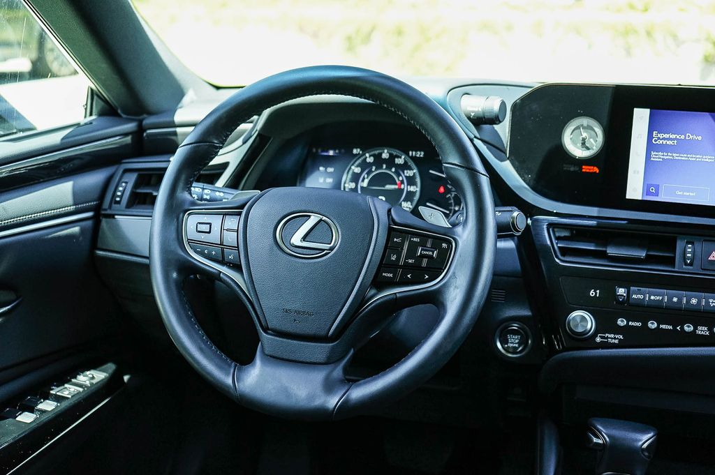 Thumbnail: 2024 Lexus ES - 9