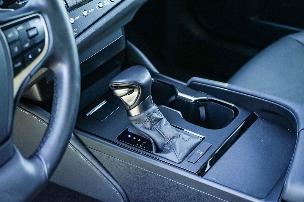 Thumbnail: 2024 Lexus ES - 14