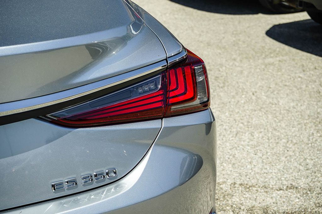 Thumbnail: 2024 Lexus ES - 22