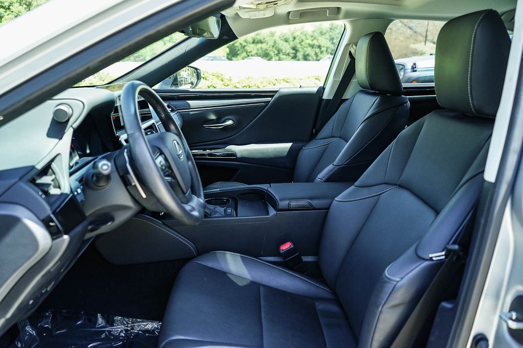 Thumbnail: 2024 Lexus ES - 11
