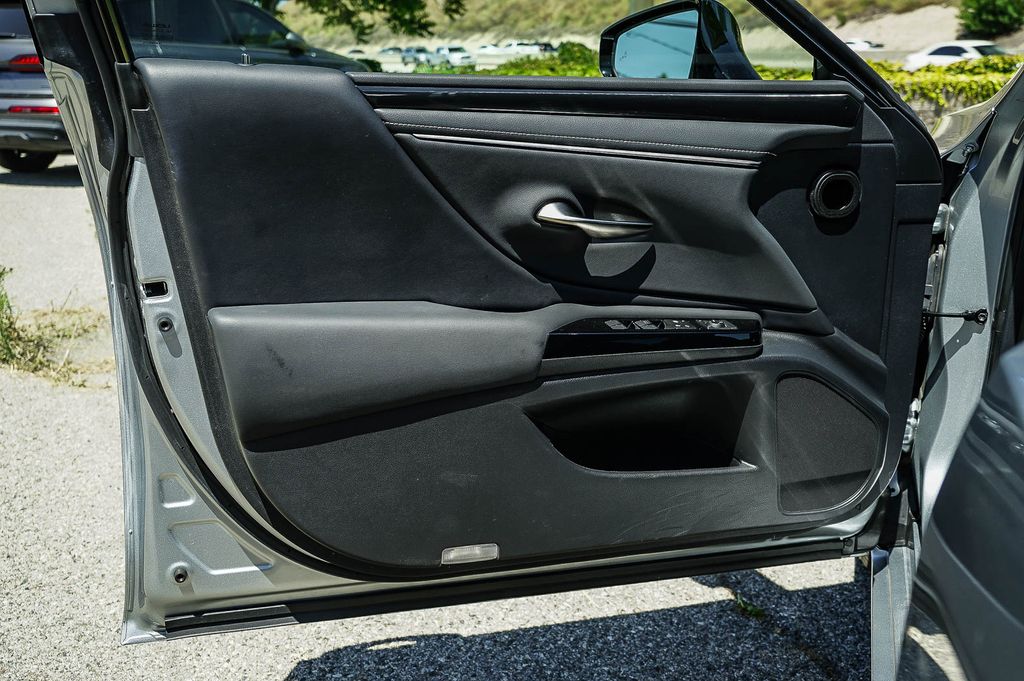 Thumbnail: 2024 Lexus ES - 27