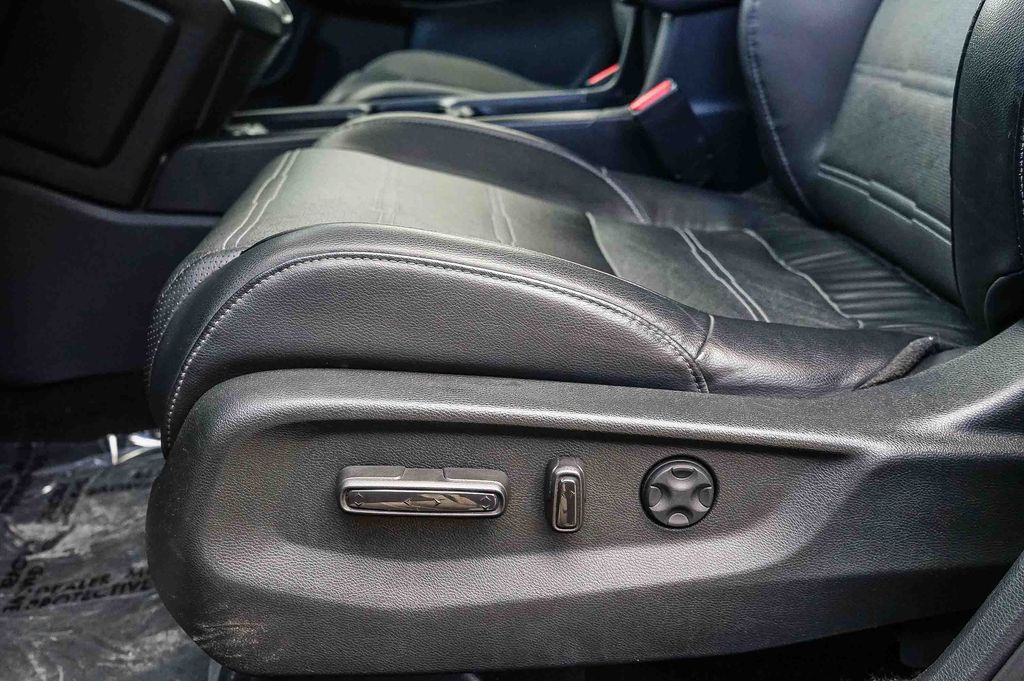 Thumbnail: 2019 Honda CR-V - 23