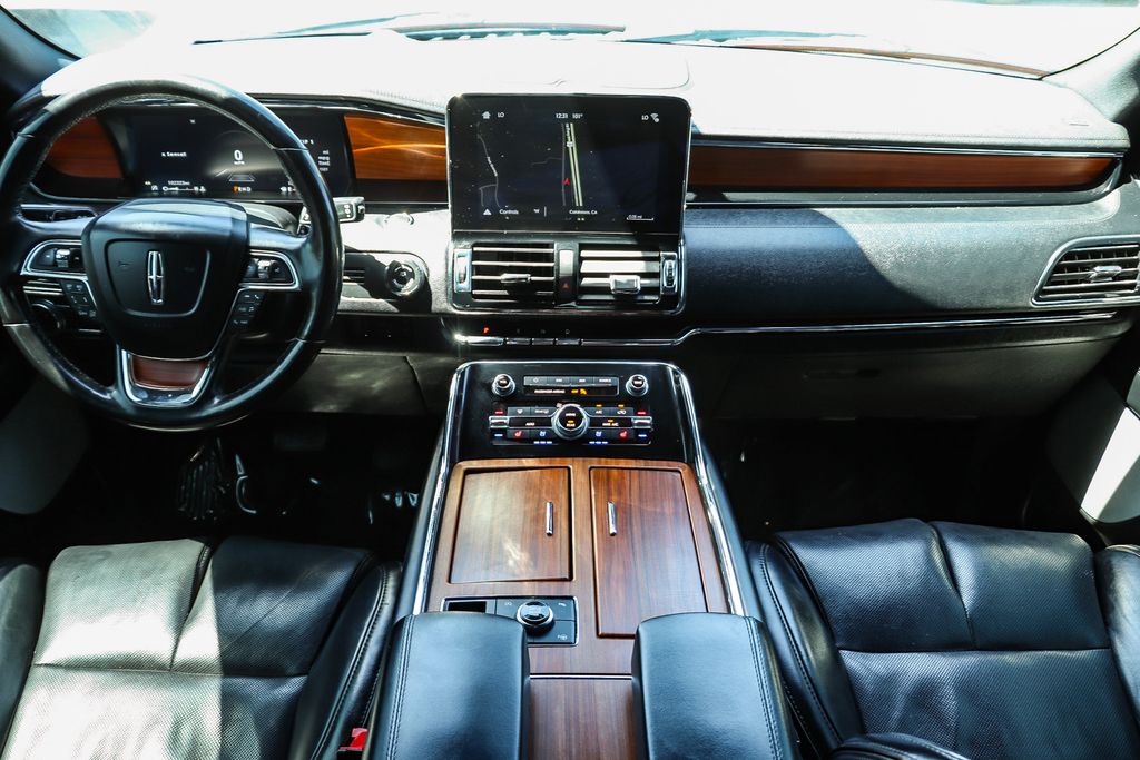 Thumbnail: 2019 Lincoln Navigator L - 2