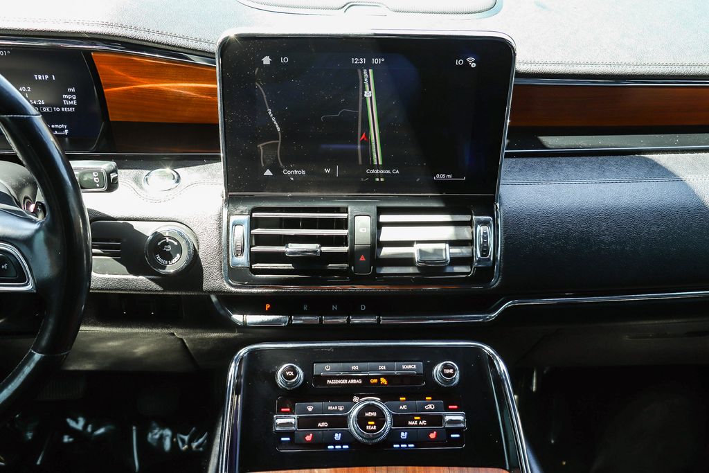Thumbnail: 2019 Lincoln Navigator L - 28