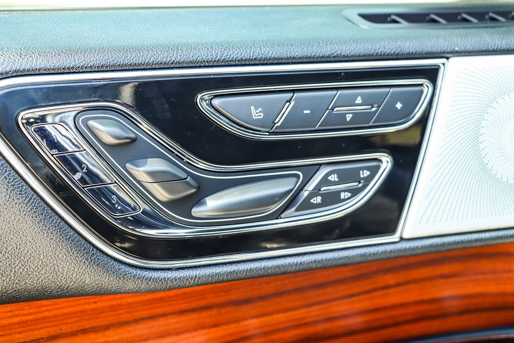 Thumbnail: 2019 Lincoln Navigator L - 24