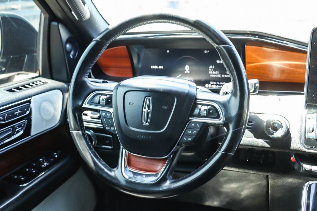Thumbnail: 2019 Lincoln Navigator L - 12
