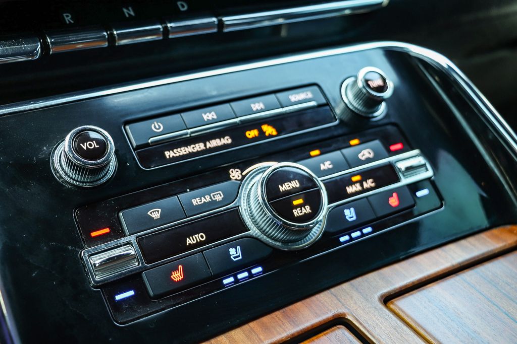 Thumbnail: 2019 Lincoln Navigator L - 23