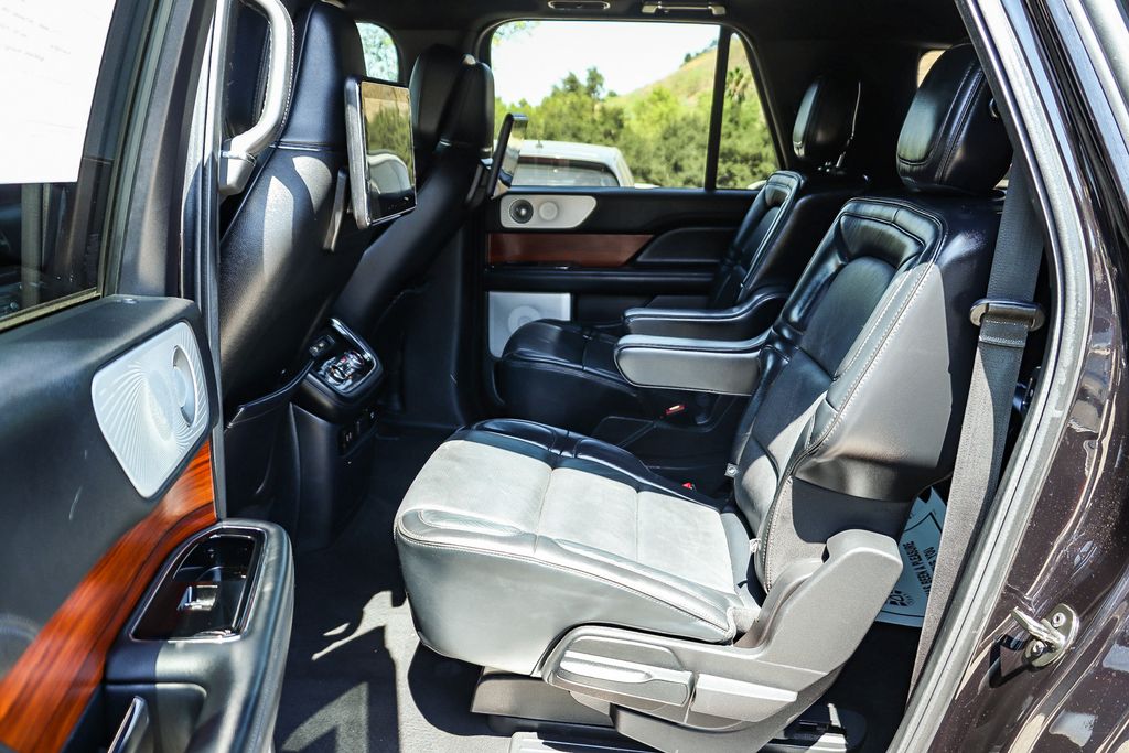 Thumbnail: 2019 Lincoln Navigator L - 11