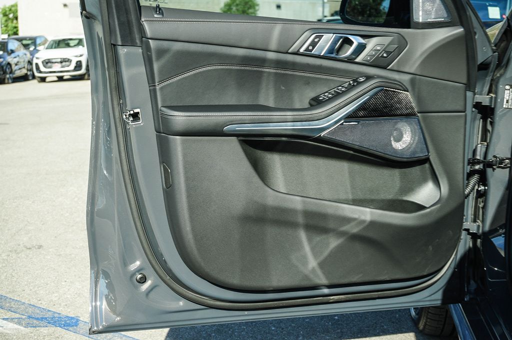 Thumbnail: 2026 BMW X5 - 21