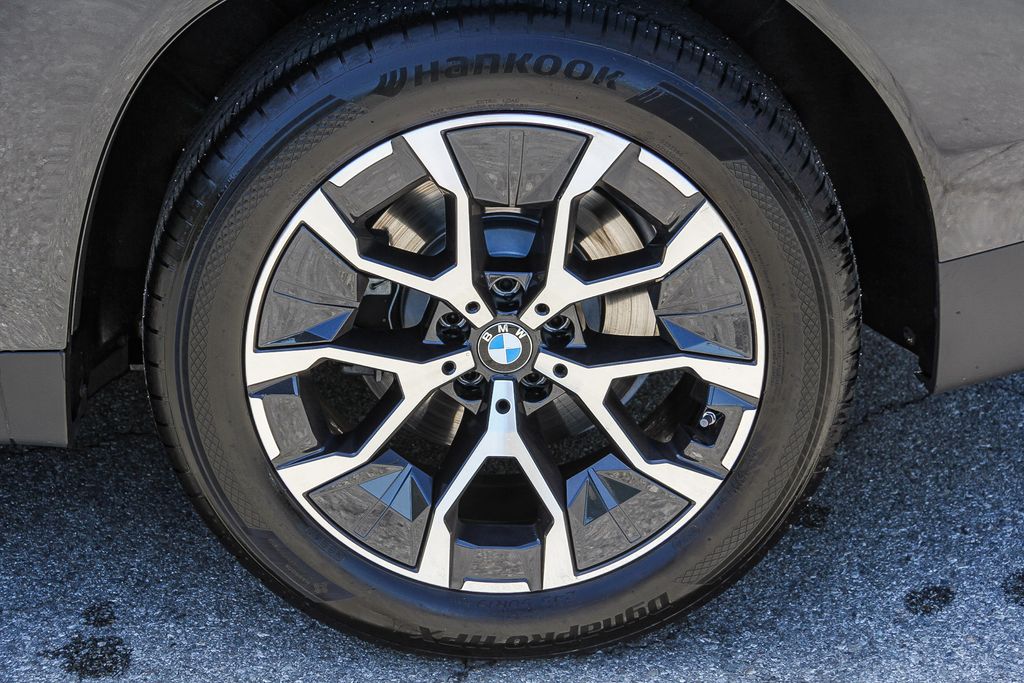 Thumbnail: 2025 BMW X3 - 21