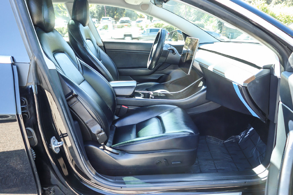 Thumbnail: 2020 Tesla Model 3 - 8