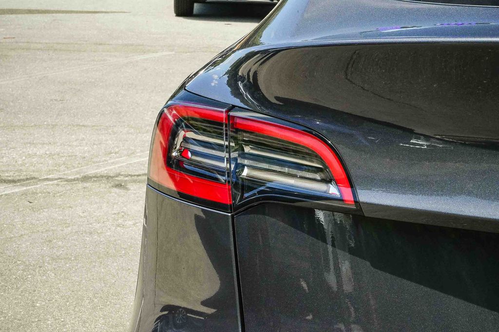 Thumbnail: 2021 Tesla Model Y - 19