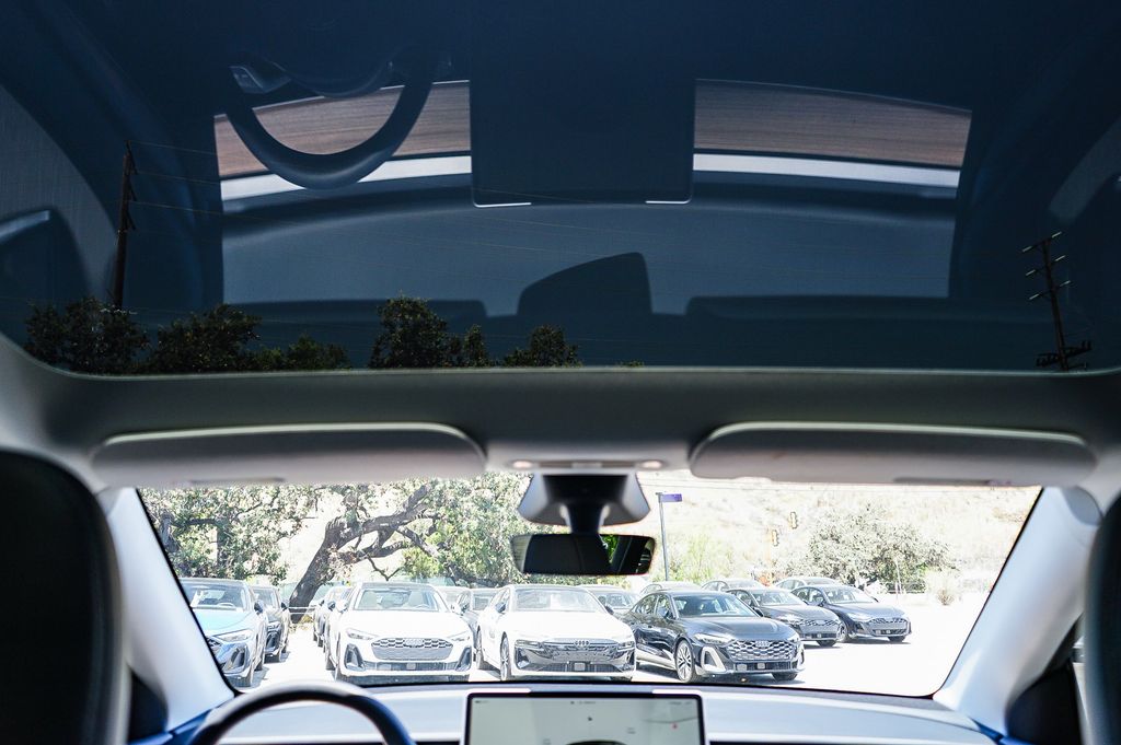 Thumbnail: 2025 Tesla Model Y - 19