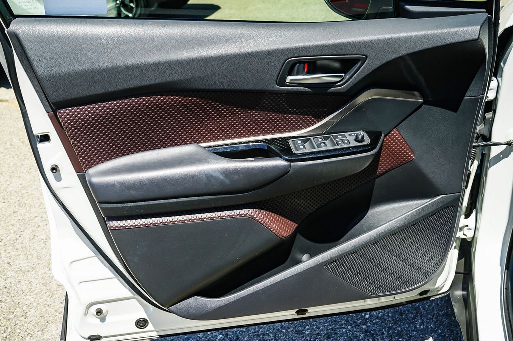 Thumbnail: 2019 Toyota C-HR - 23
