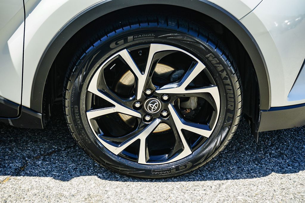 Thumbnail: 2019 Toyota C-HR - 6
