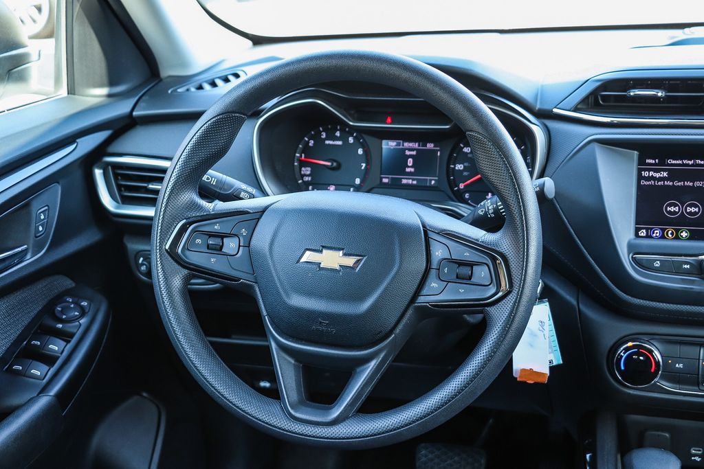 Thumbnail: 2022 Chevrolet TrailBlazer - 11