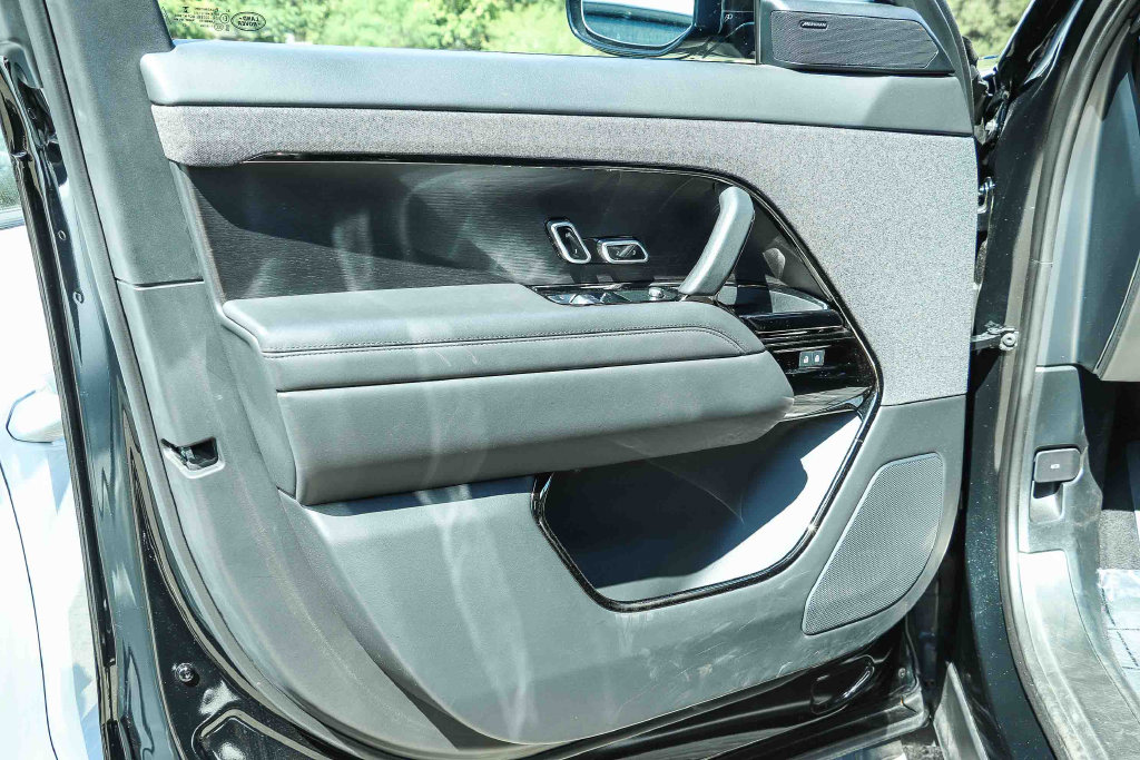 Thumbnail: 2023 Land Rover Range Rover Sport - 27