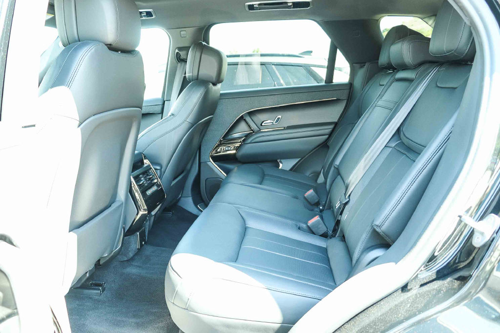 Thumbnail: 2023 Land Rover Range Rover Sport - 10