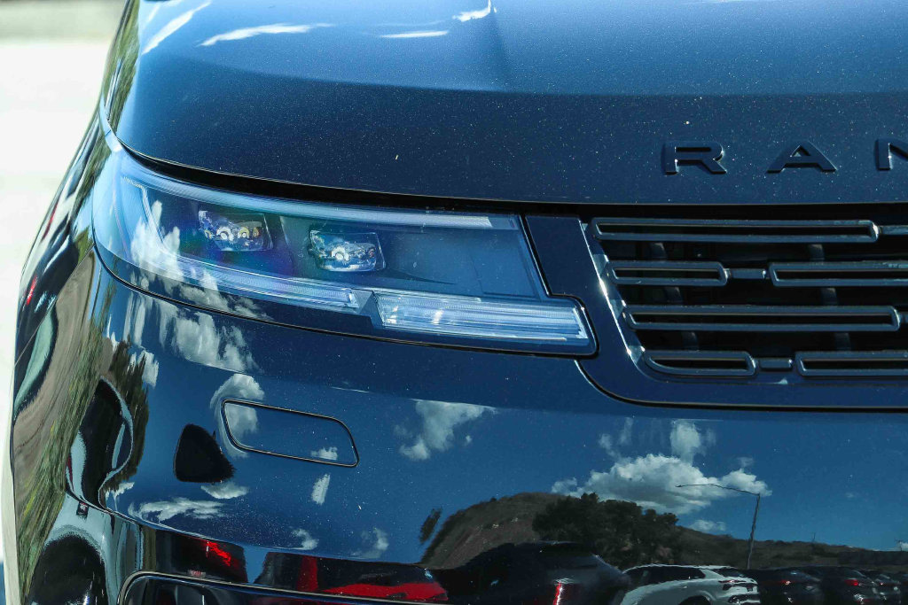 Thumbnail: 2023 Land Rover Range Rover Sport - 6