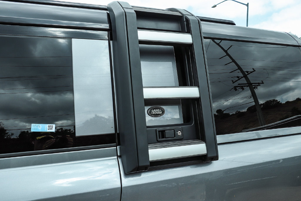 Thumbnail: 2024 Land Rover Defender - 31