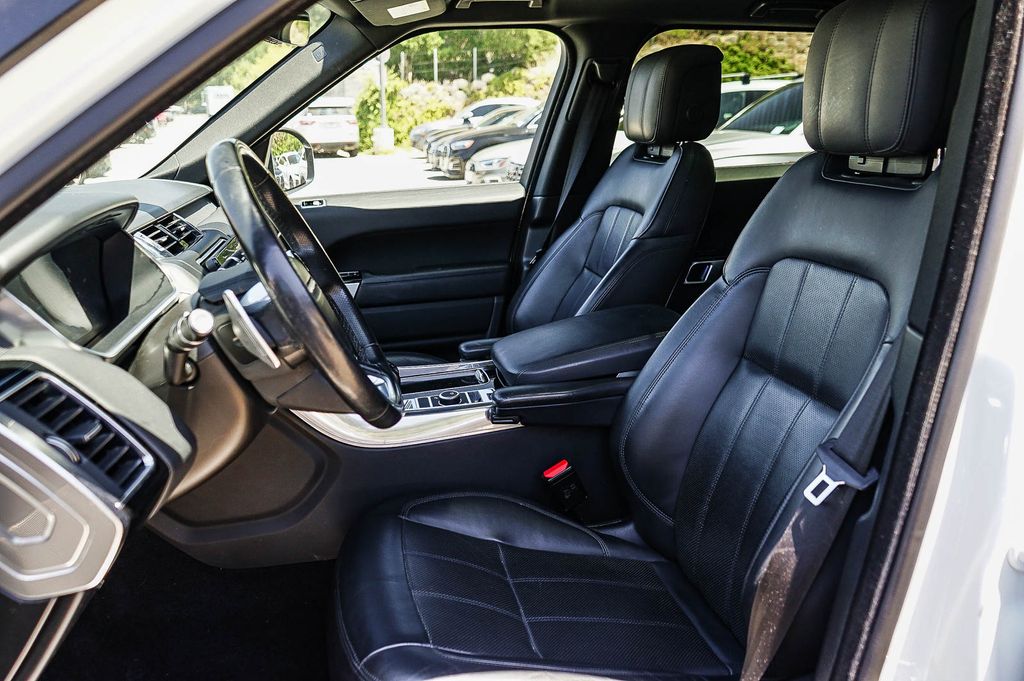 Thumbnail: 2022 Land Rover Range Rover Sport - 11