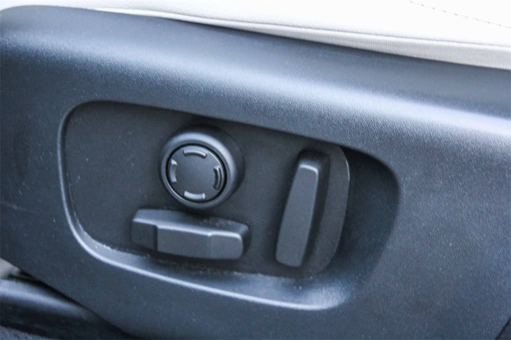 Thumbnail: 2021 Land Rover Range Rover Velar - 25