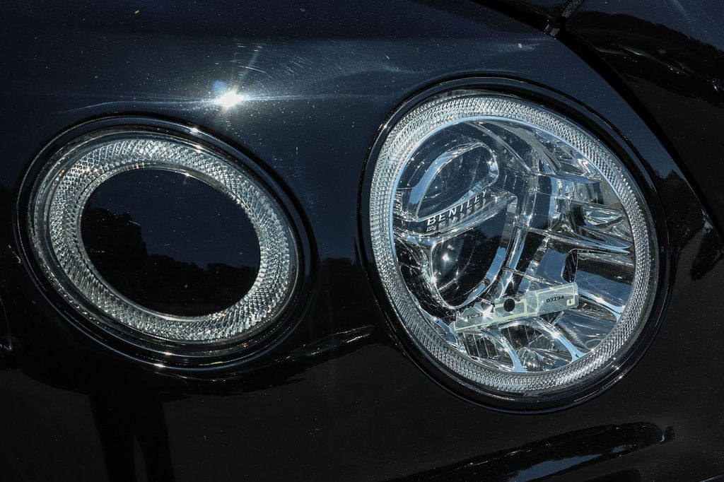 Thumbnail: 2020 Bentley Bentayga - 21