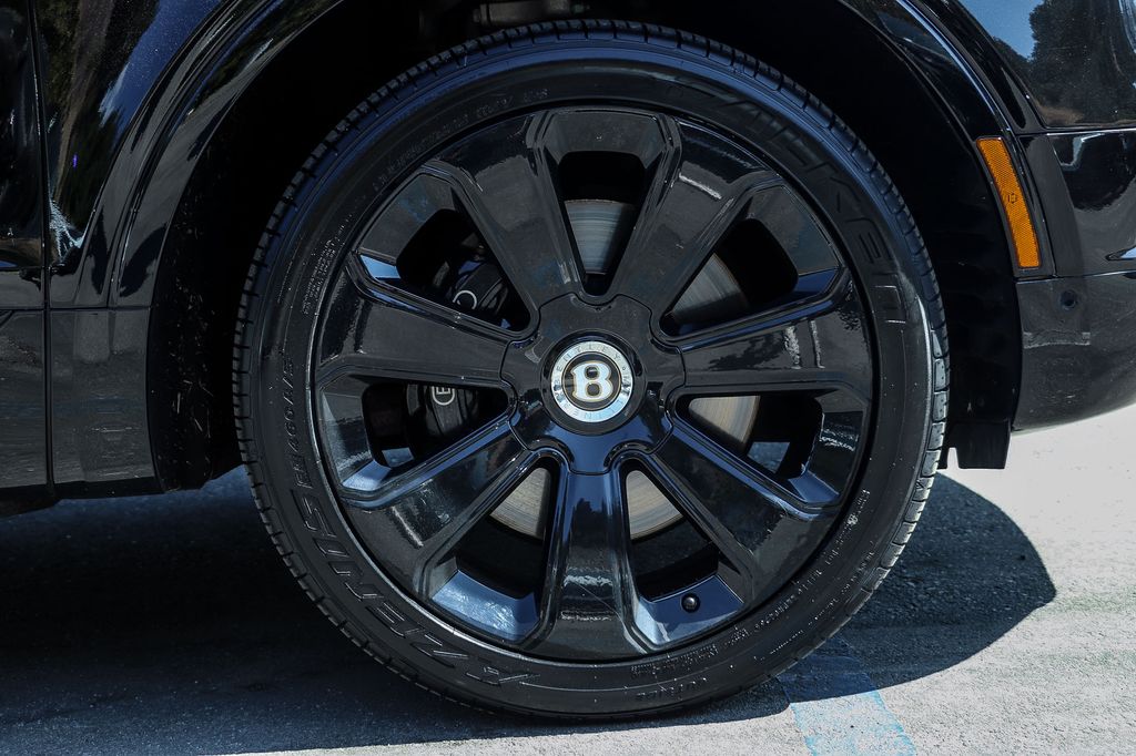 Thumbnail: 2020 Bentley Bentayga - 22