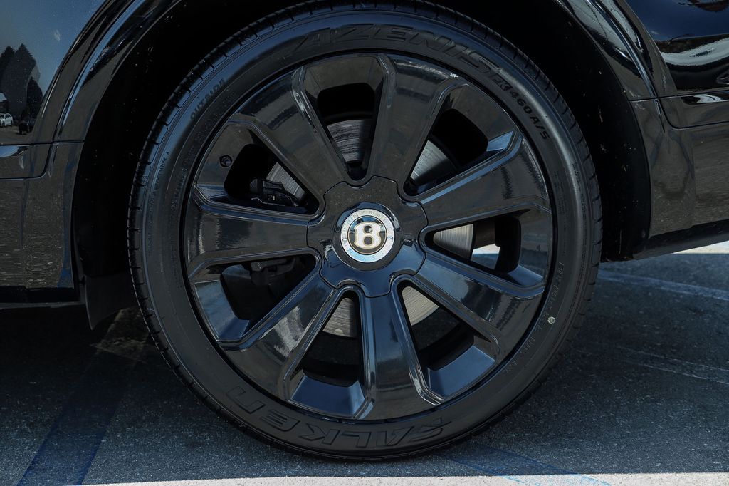 Thumbnail: 2020 Bentley Bentayga - 24