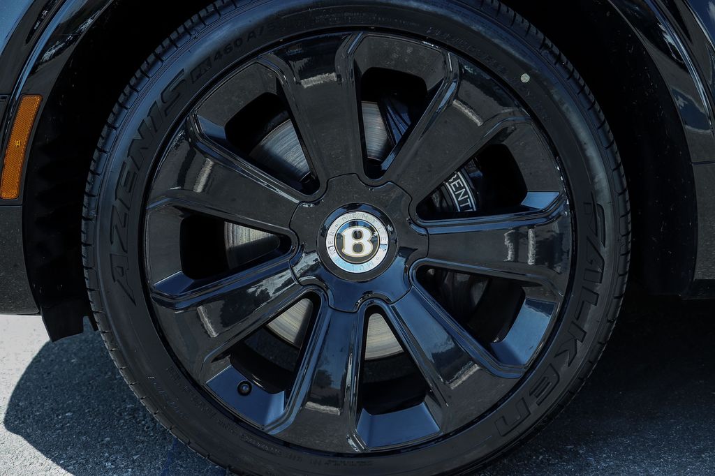 Thumbnail: 2020 Bentley Bentayga - 23