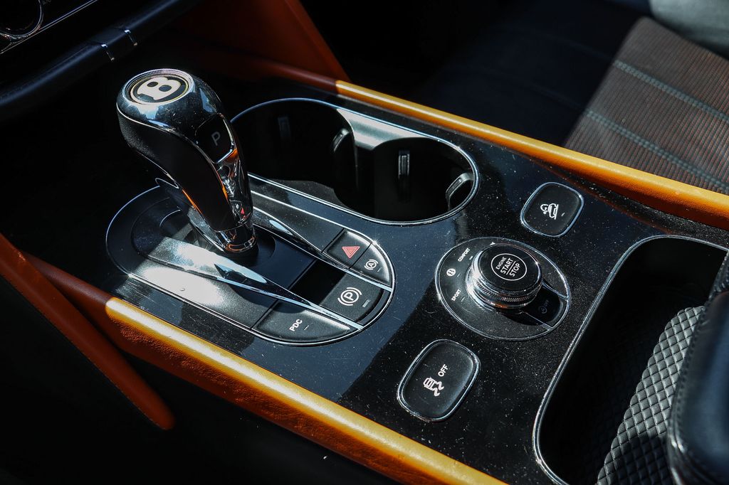 Thumbnail: 2020 Bentley Bentayga - 29