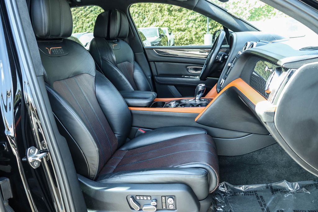 Thumbnail: 2020 Bentley Bentayga - 9