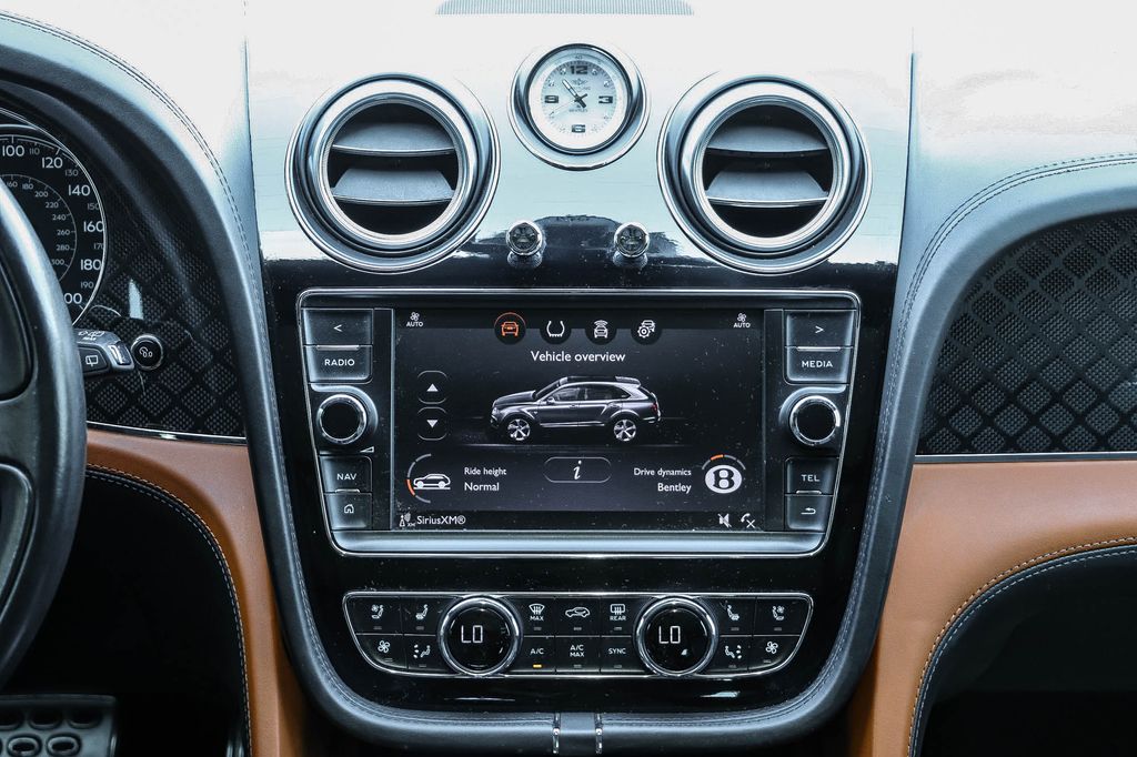 Thumbnail: 2020 Bentley Bentayga - 12