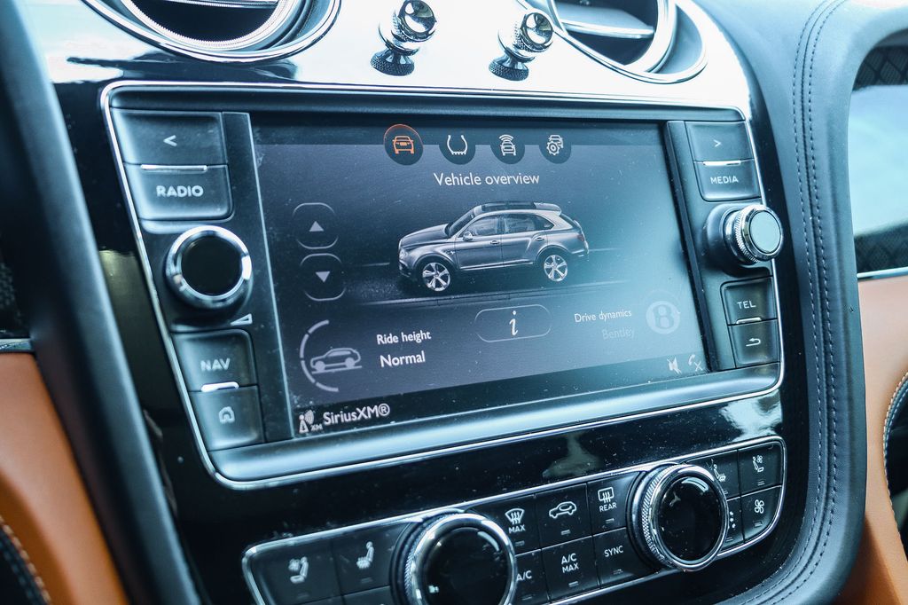 Thumbnail: 2020 Bentley Bentayga - 26