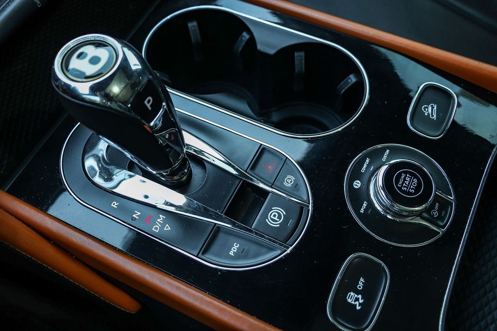 Thumbnail: 2020 Bentley Bentayga - 13