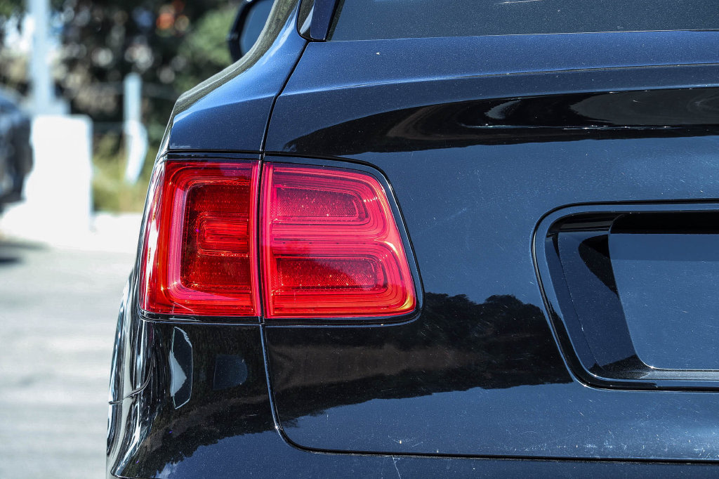 Thumbnail: 2020 Bentley Bentayga - 21