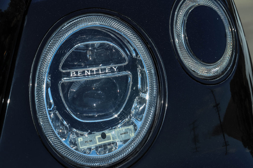 Thumbnail: 2020 Bentley Bentayga - 25