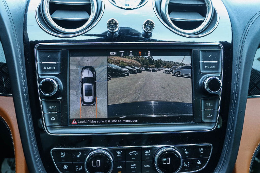 Thumbnail: 2020 Bentley Bentayga - 30