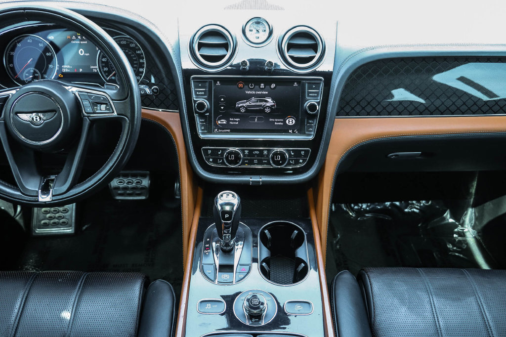 Thumbnail: 2020 Bentley Bentayga - 8