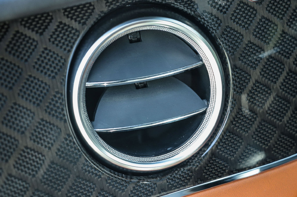 Thumbnail: 2020 Bentley Bentayga - 35