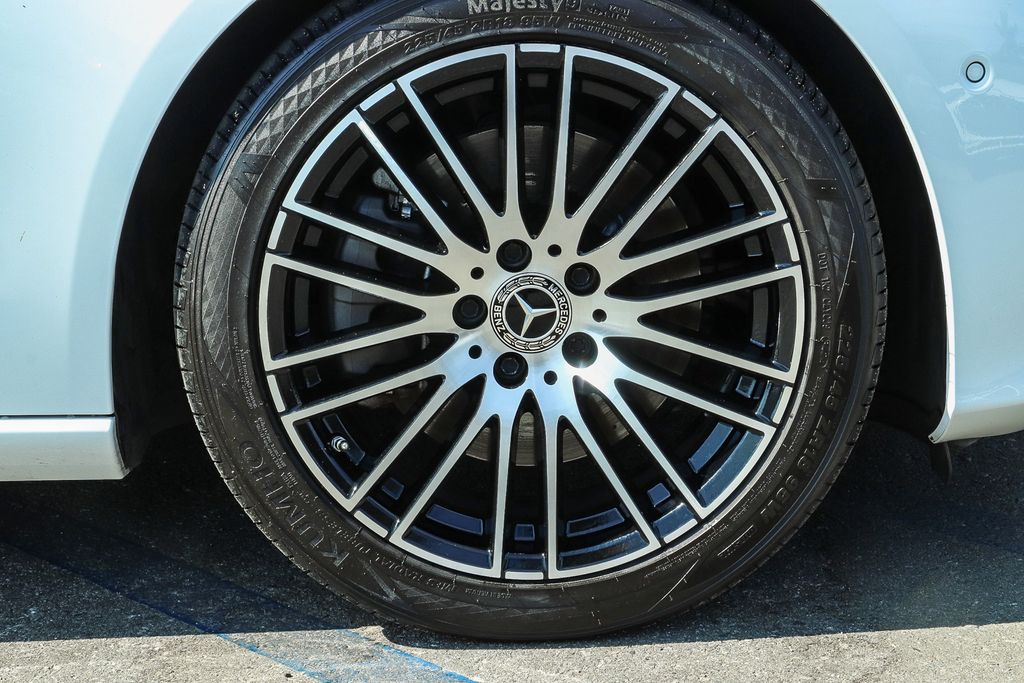 Thumbnail: 2023 Mercedes-Benz C-Class - 7