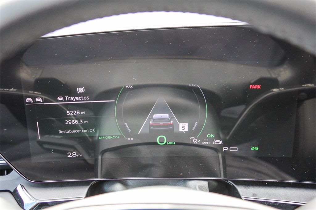 Thumbnail: 2025 Audi Q6 e-tron - 20