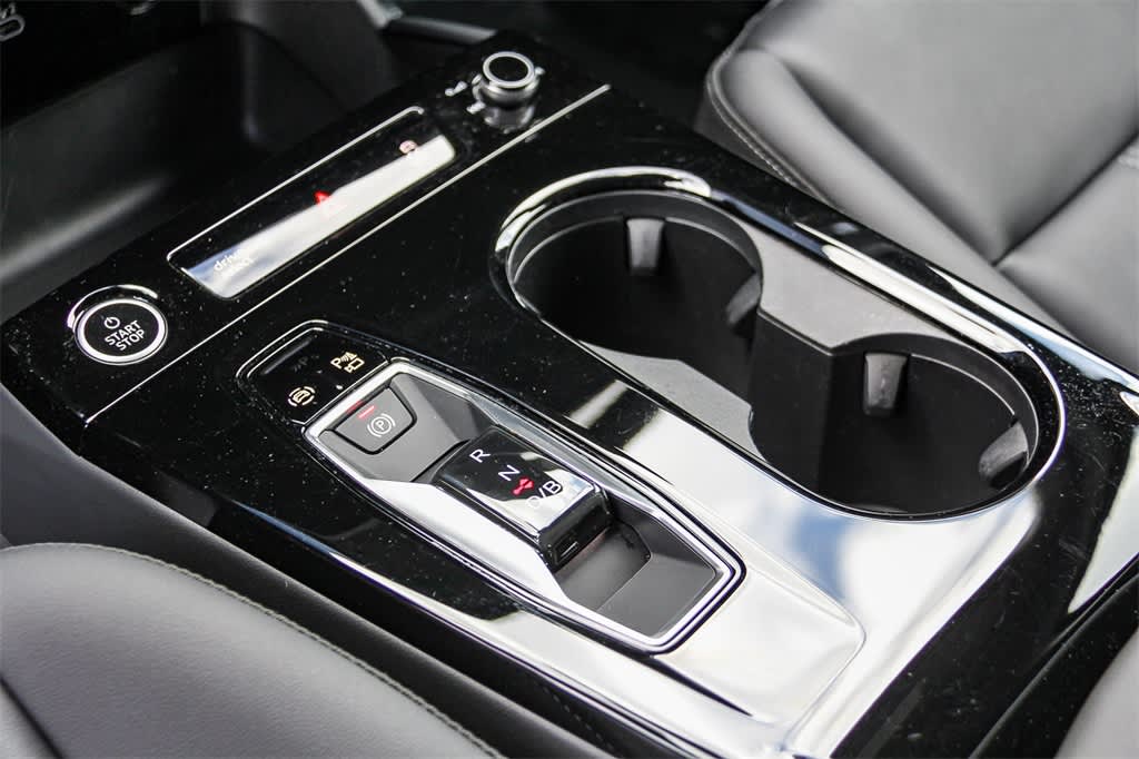 Thumbnail: 2025 Audi Q6 e-tron - 17