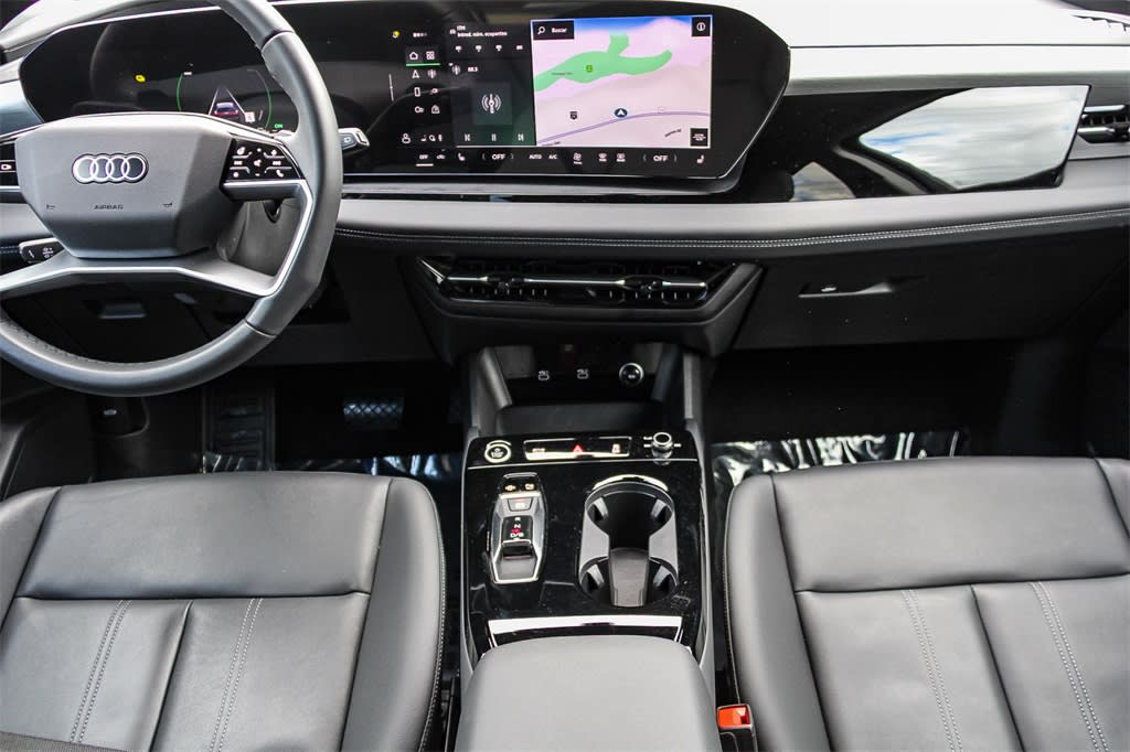 Thumbnail: 2025 Audi Q6 e-tron - 2