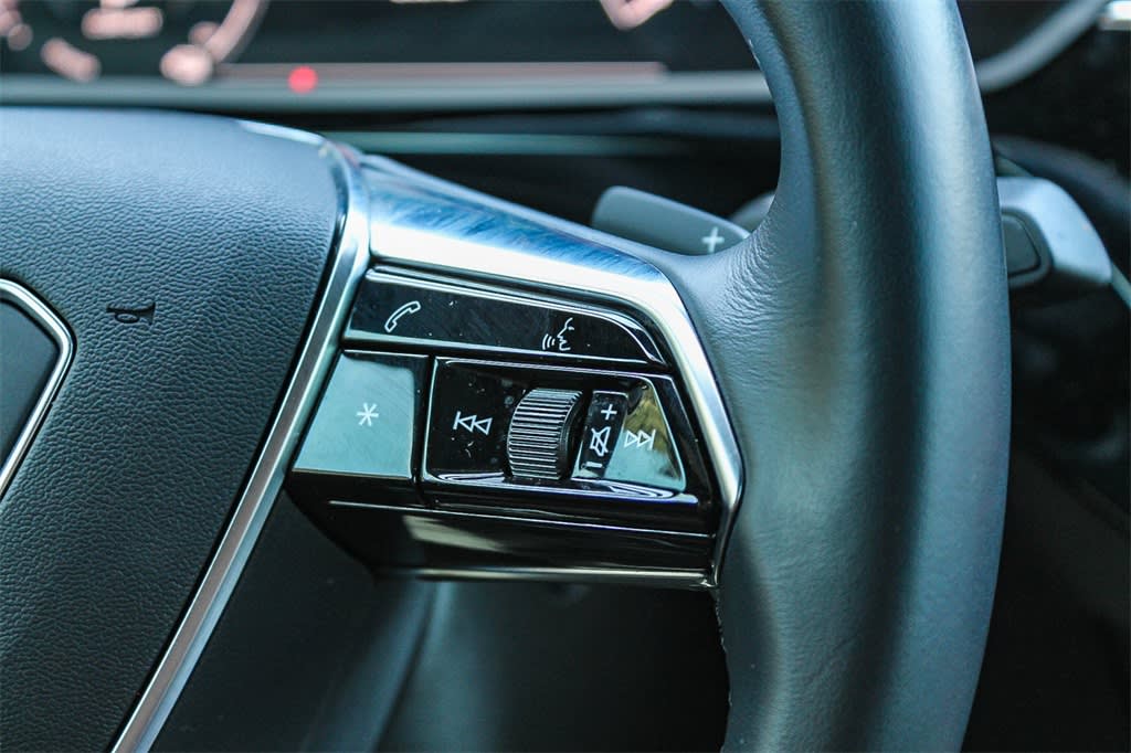 2022 Audi e-tron Premium 24