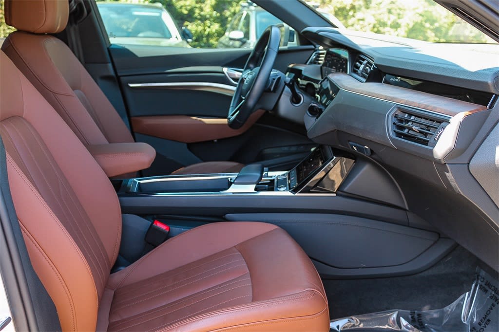 2022 Audi e-tron Premium 9
