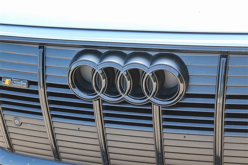 2022 Audi e-tron Premium 6